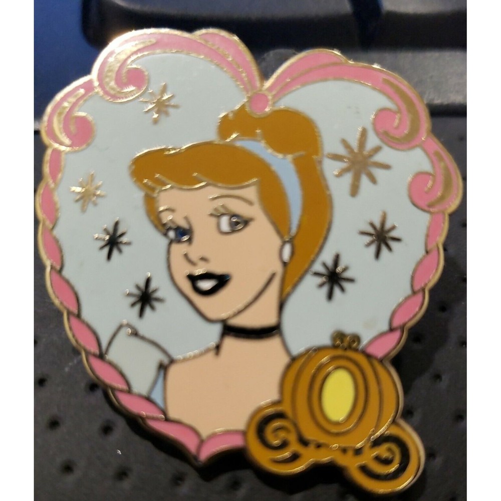Disney Pin 67985 Princess Cinderella‎ Pumpkin Coach Starter Lanyard